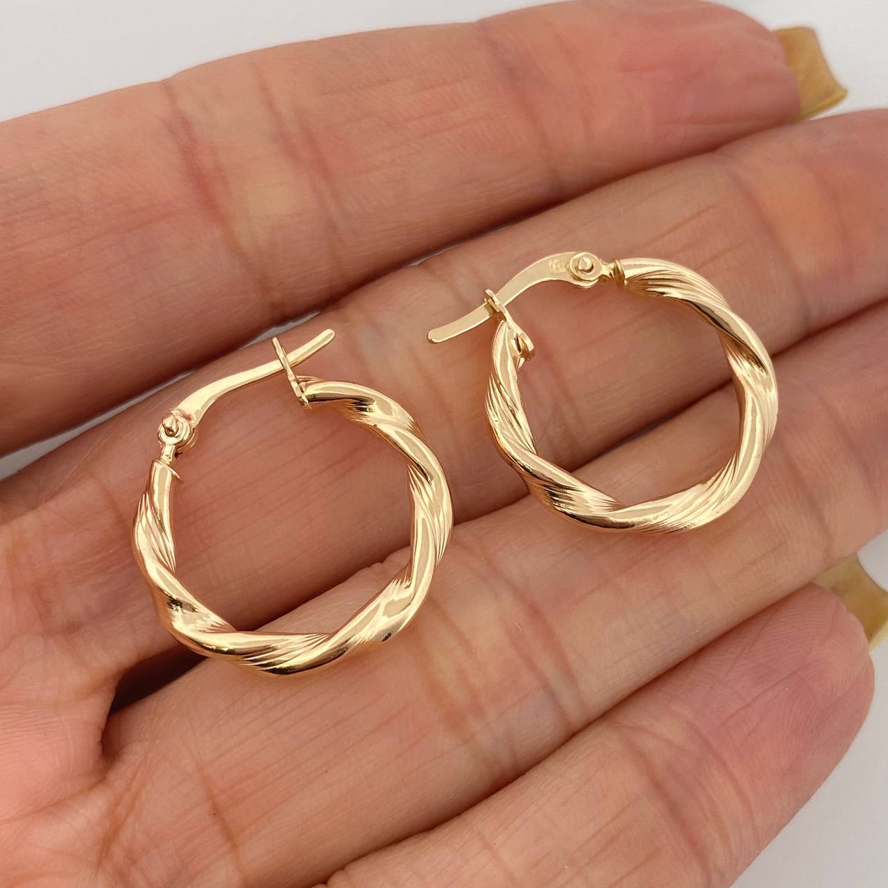 Candongas Mai 1.6 g / 3/4 in Oro Amarillo 18K
