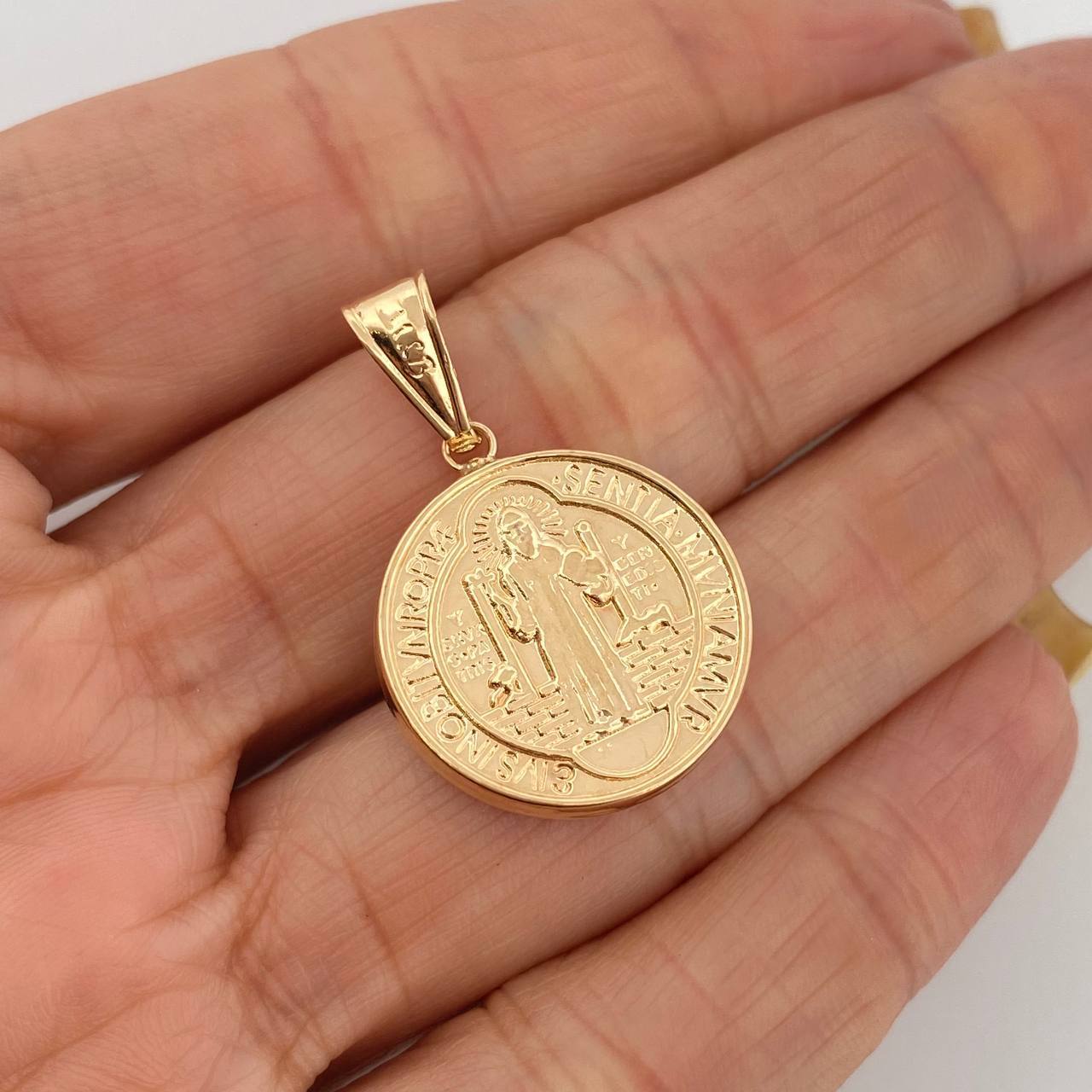 Dije San Benito 2.95 g / 1 1/4 in Oro Amarillo 18K