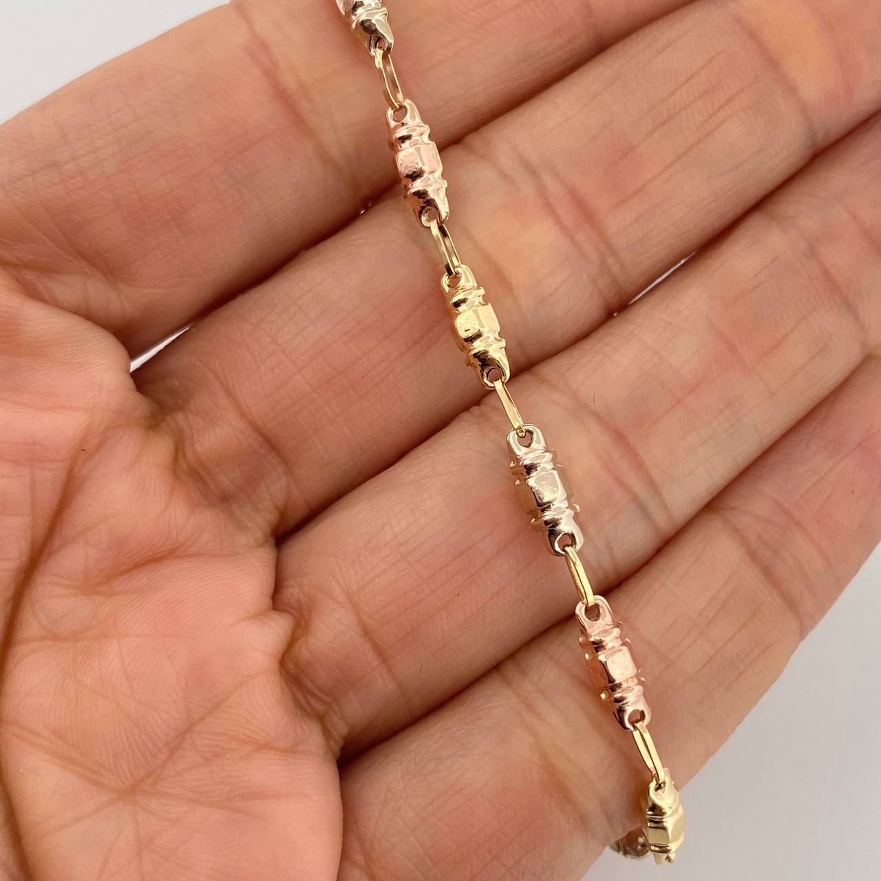 Rustic Cylinder Anklet 3.35 g / 9 3/4 in / 2.7 mm Three Golds 18K