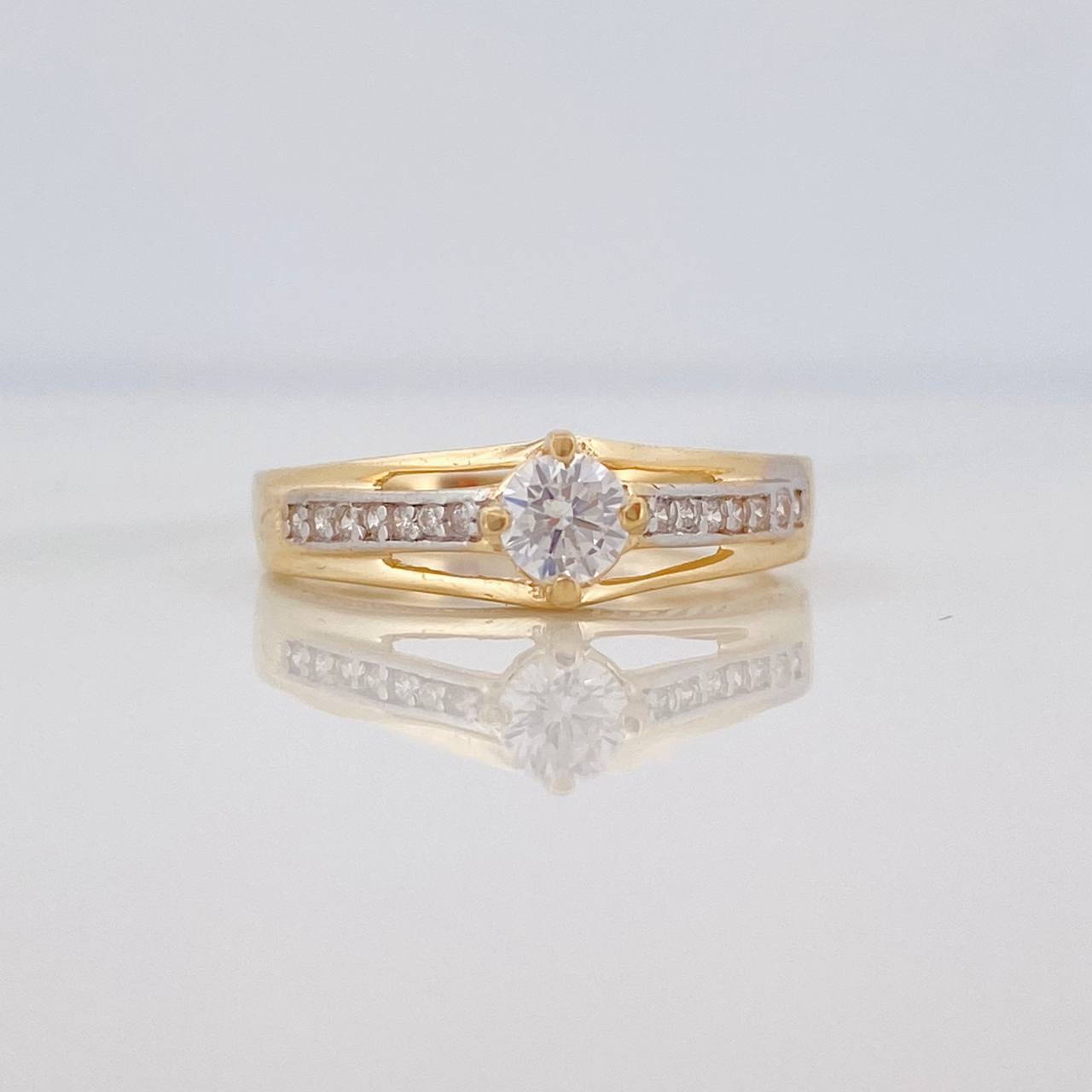 Solitaire Bridge Ring 2.25g / Size 6 3/4 Two-Tone Yellow White Gold 18K