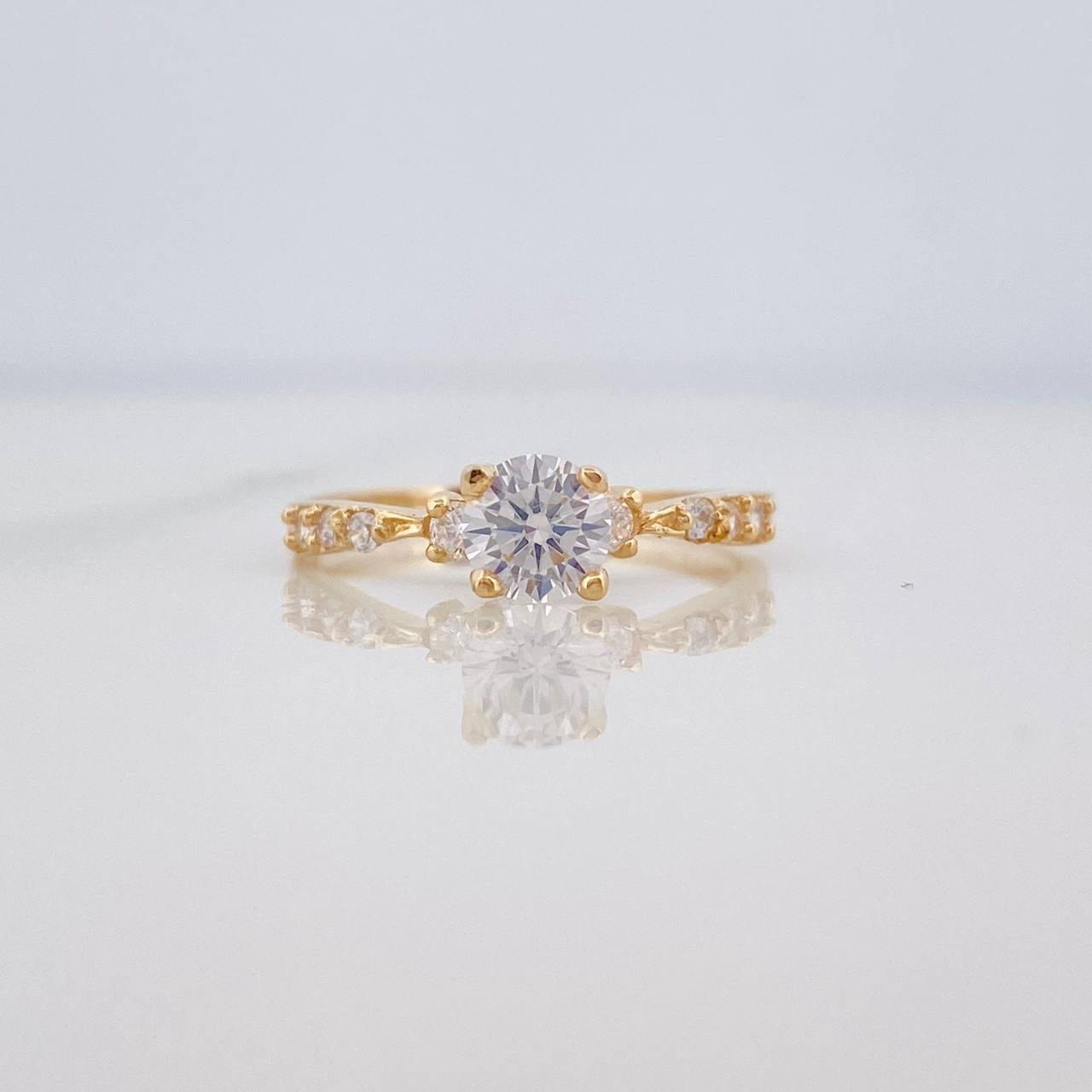 Solitaire Churumbela Ring 1.85g / T6 Yellow Gold 18K
