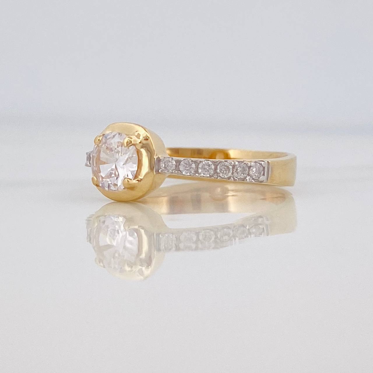 Square Halo Ring 3.5g / Size 7 1/4 Two-Tone Yellow and White Gold 18K