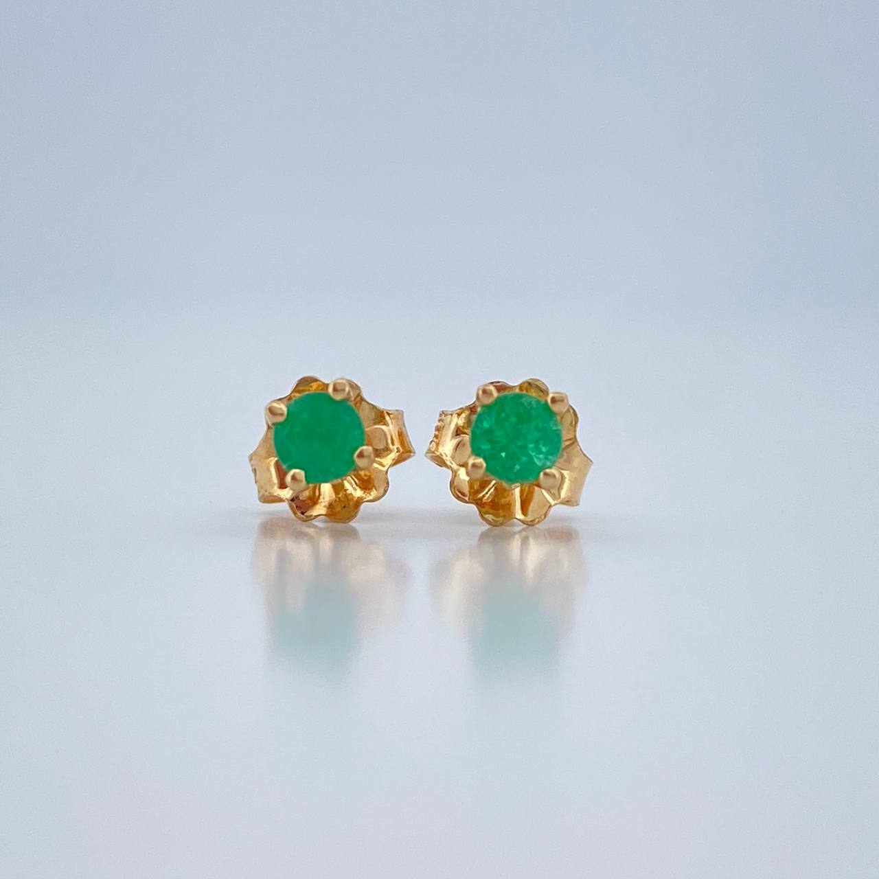 Topos Cuatro Garras 0.8gr / Oro Amarillo 18K $