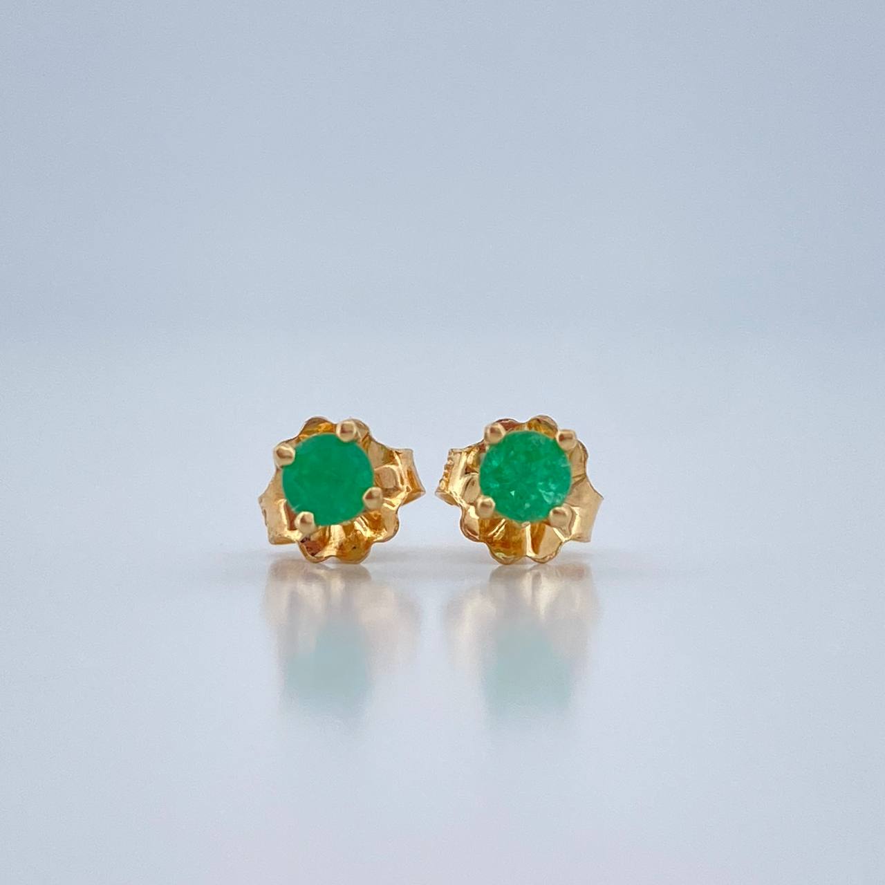 Topos Cuatro Garras 0.85gr / Oro Amarillo 18K $