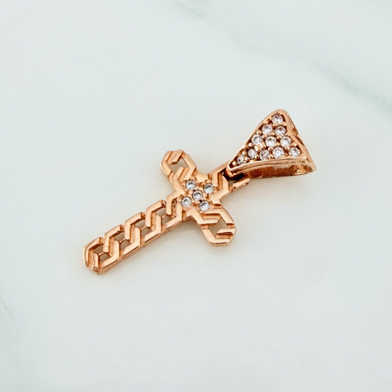 Dije Cruz 1.2 g / 3/4 in Oro Rosa 18K