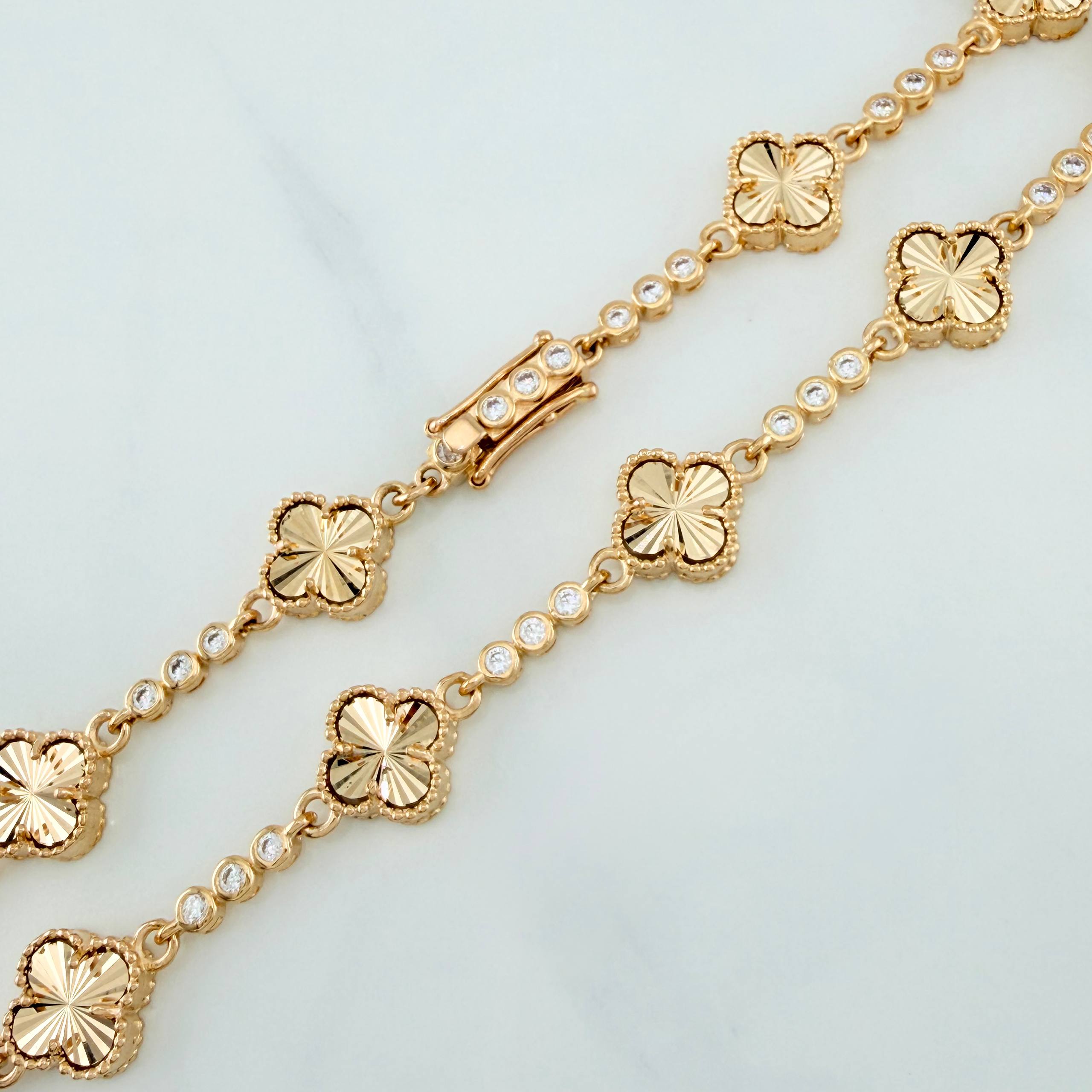 Clover Chain Diamond Cut Circles 25.6 g / 18 1/4 in / 2.51 mm Yellow Gold 18K