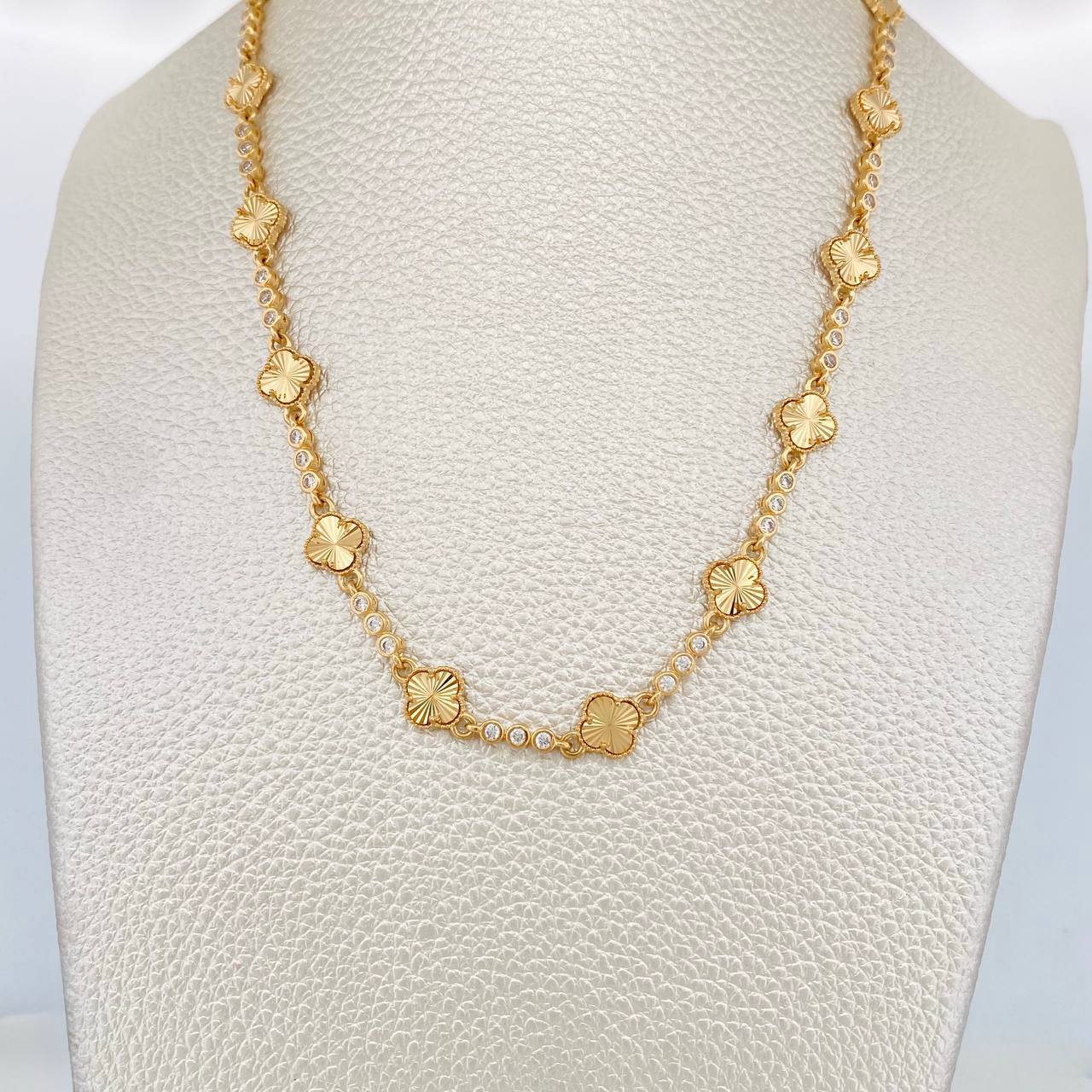 Cadena Halo Trebol 16.85g / 15 3/4 in / 2.8mm Oro Amarillo 18K