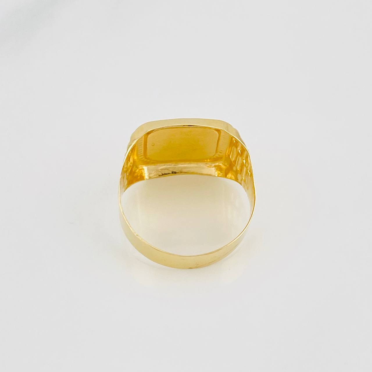 Bordered Eagle Signet Ring 3.75g / T10 1/4 Yellow Gold 18K