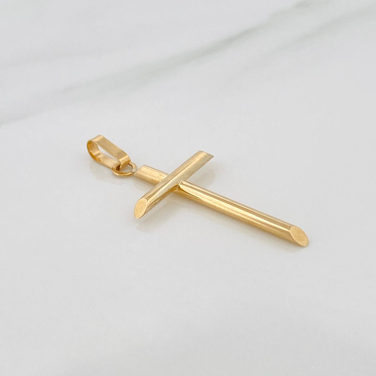 Dije Cruz Puntas Planas 1.3gr / 1 1/2 in / Oro Amarillo 18K &