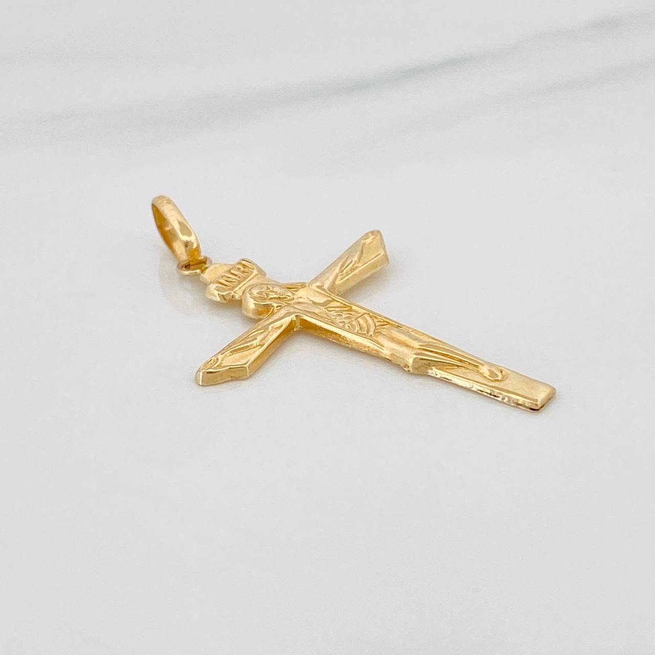 Dije Cruz Cristo Inri 1.5gr / 1 1/2 in / Oro Amarillo 18K &
