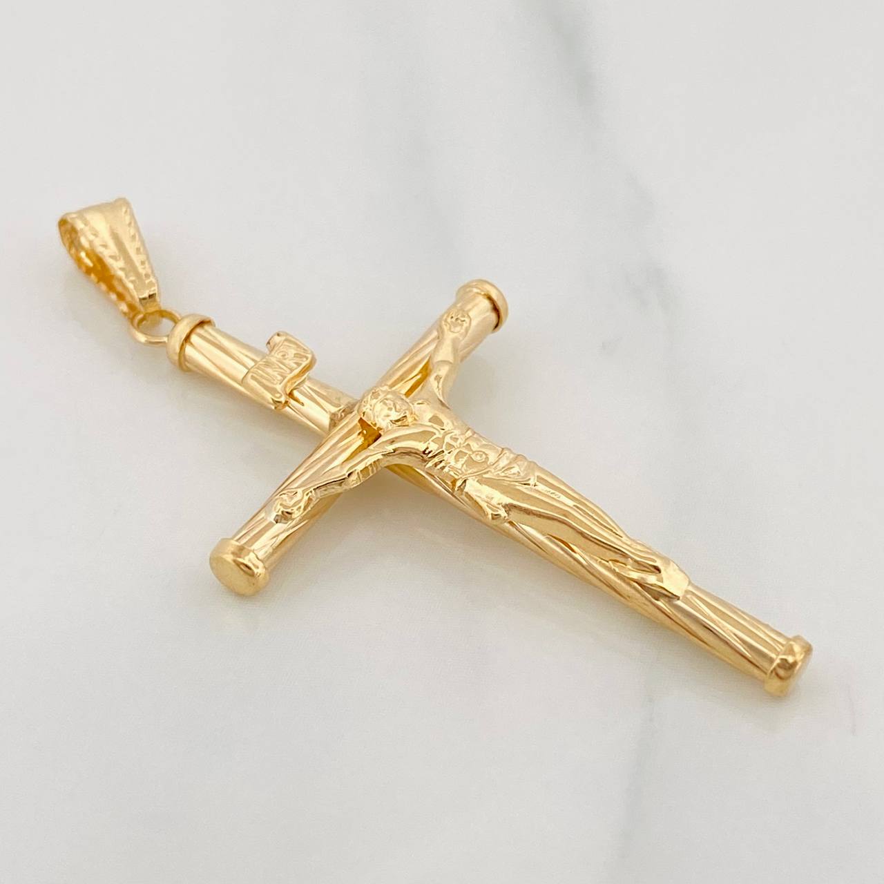 Dije Cruz Cristo 1.45g / 1 1/2 in Oro Amarillo 18K