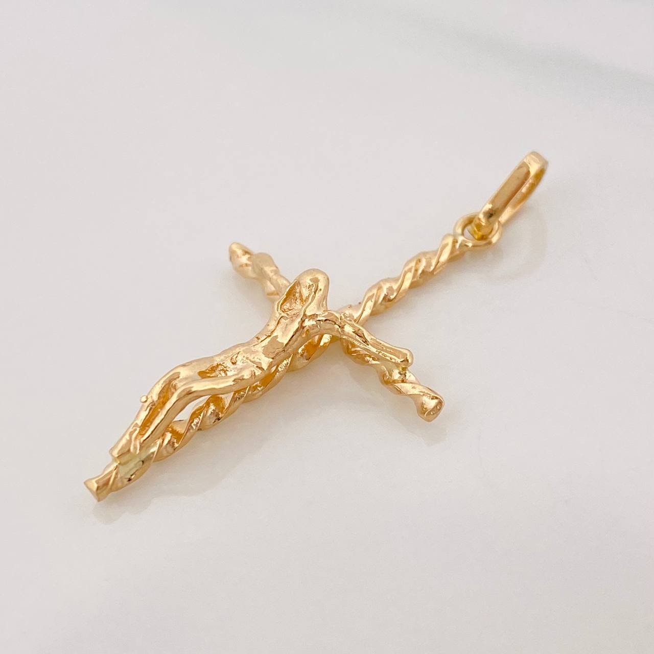 Dije Cruz Cristo 1.7g / 3/4 in Oro Amarillo 18K