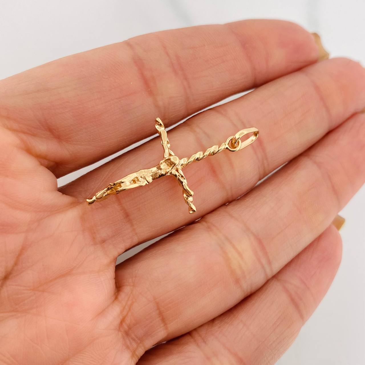 Dije Cruz Cristo 1.7g / 3/4 in Oro Amarillo 18K