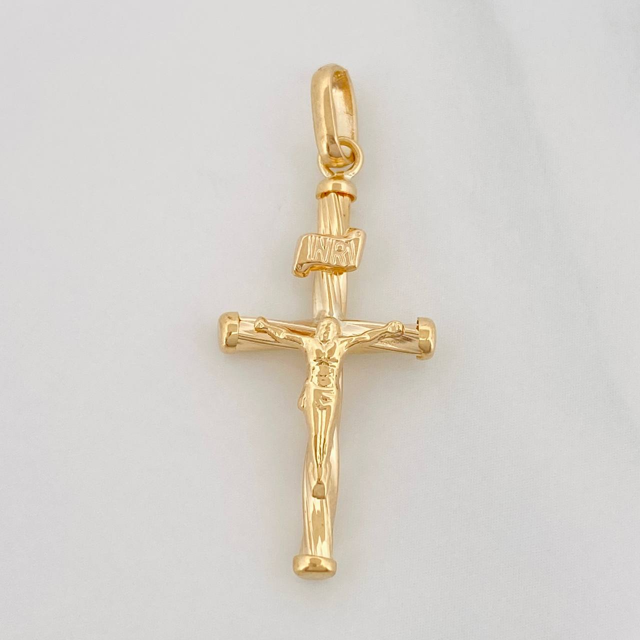 Dije Cruz Cristo 0.9g / 1 1/4 in Oro Amarillo 18K