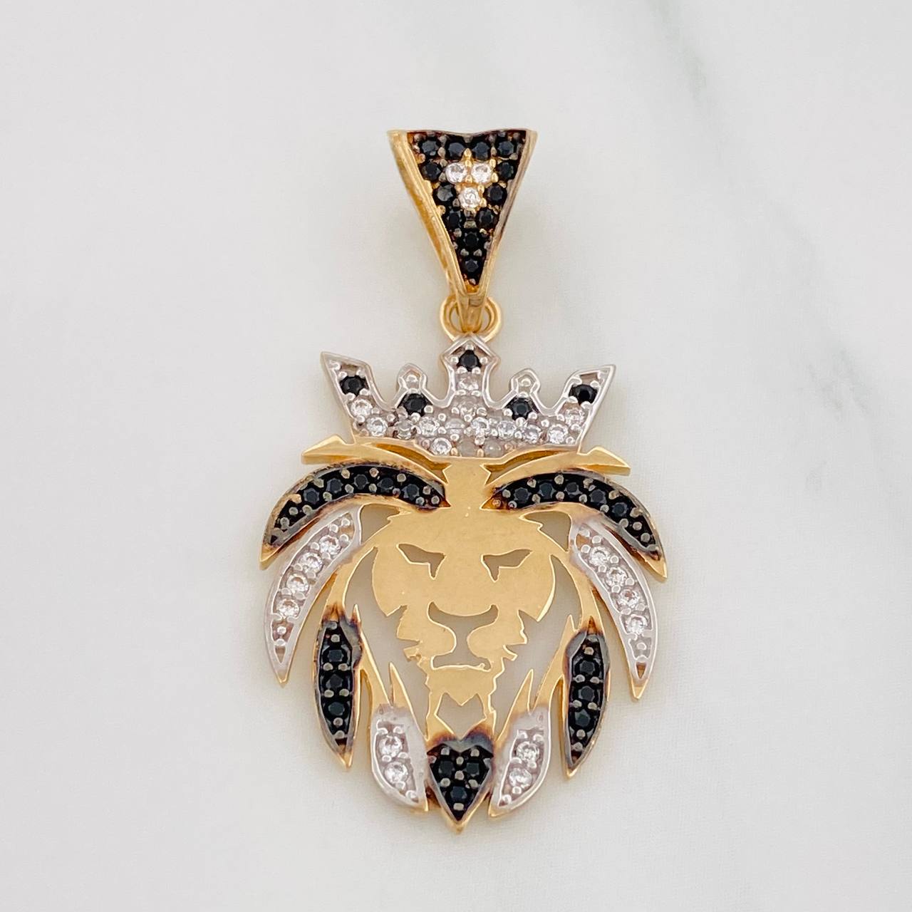 Dije Leon 2.95g / 1 1/4 in Tres Oros 18K