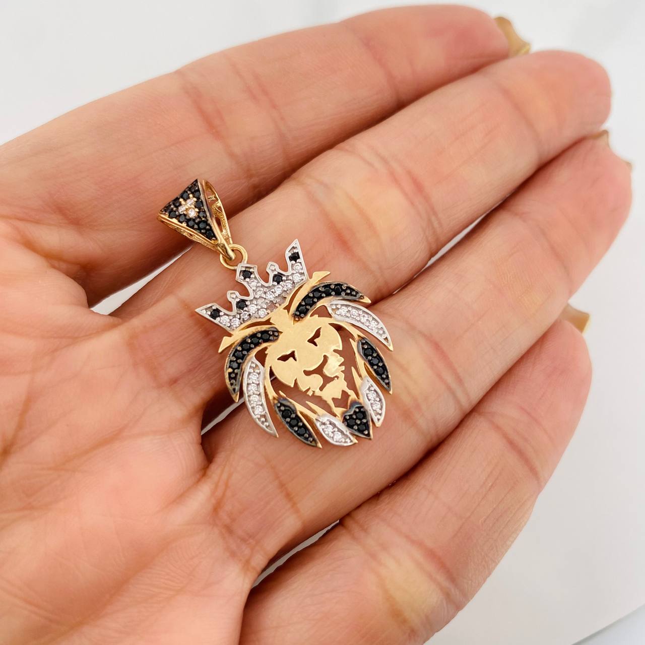 Dije Leon 2.95g / 1 1/4 in Tres Oros 18K