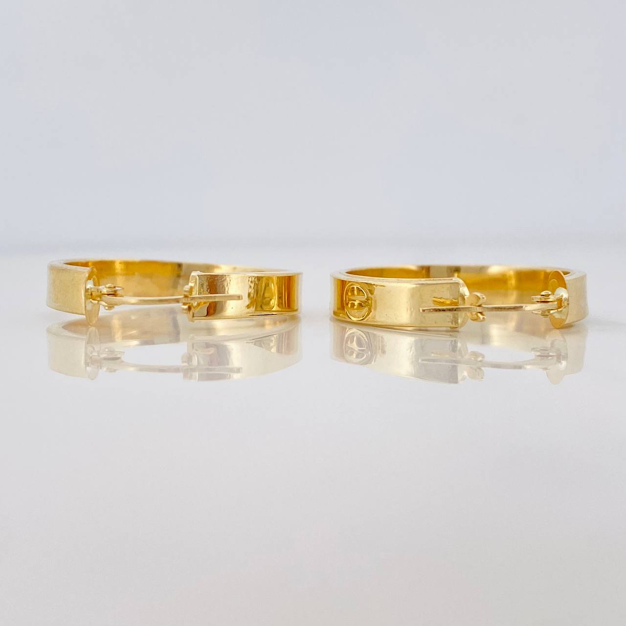 Hoop Earrings Screw 3.35g / 1 1/4 in 18K Yellow Gold