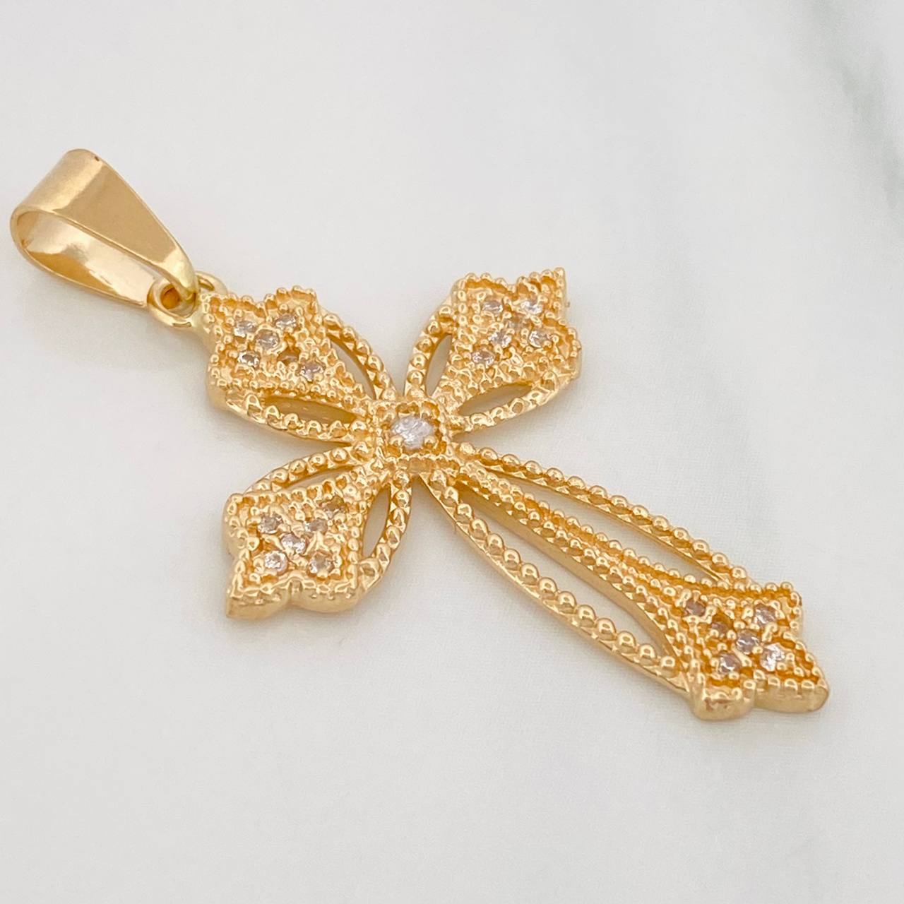 Dije Cruz Floreada 2.95g / 1 1/2 in Oro Amarillo 18K