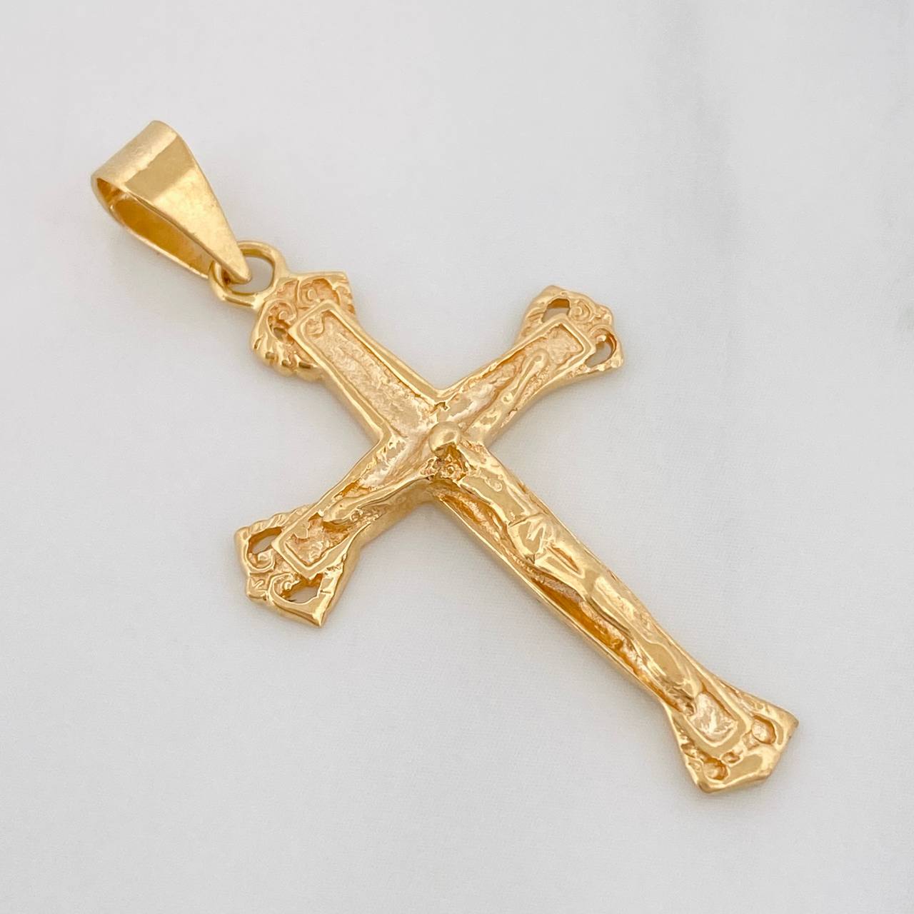 Dije Cruz Cristo 2.85g / 1 1/2 in Oro Amarillo 18K