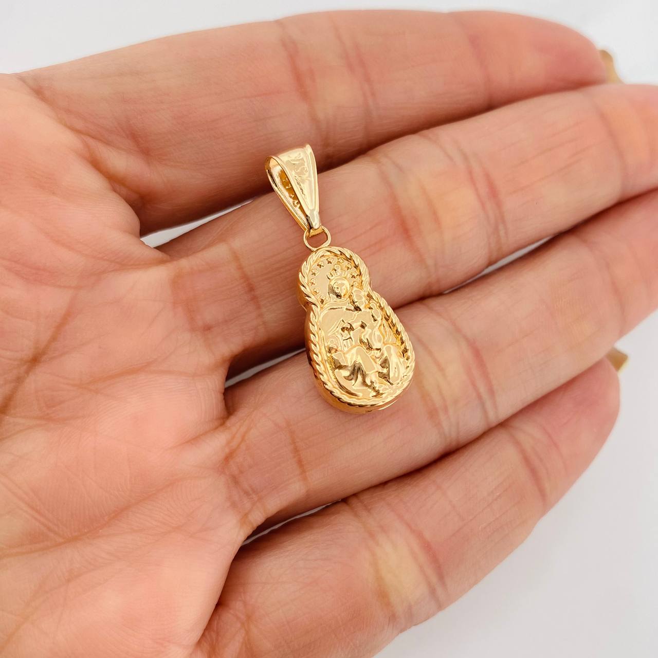 Pendant Virgen del Carmen 1.2g / 1 1/4 in Yellow Gold 18K