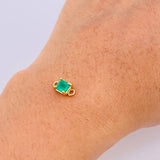 Charm Square Four Claws 60pts Emerald 0.7gr / 1/2 in / 18K Yellow Gold