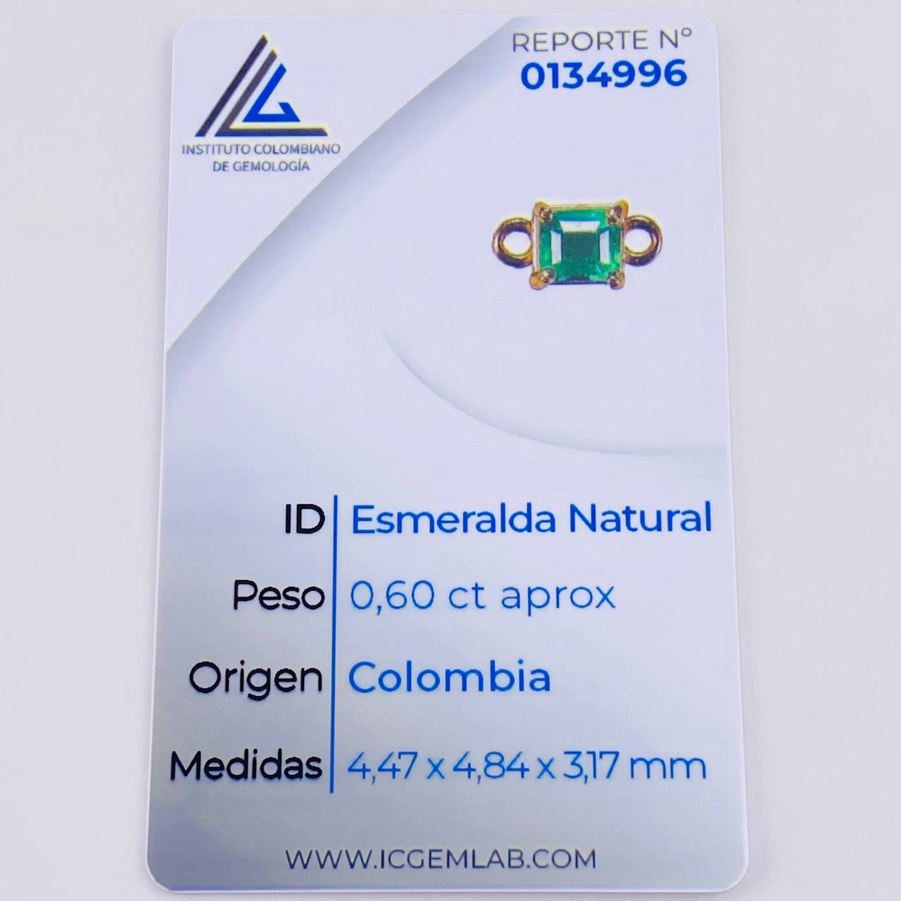 Charm Square Four Claws 60pts Emerald 0.7gr / 1/2 in / 18K Yellow Gold