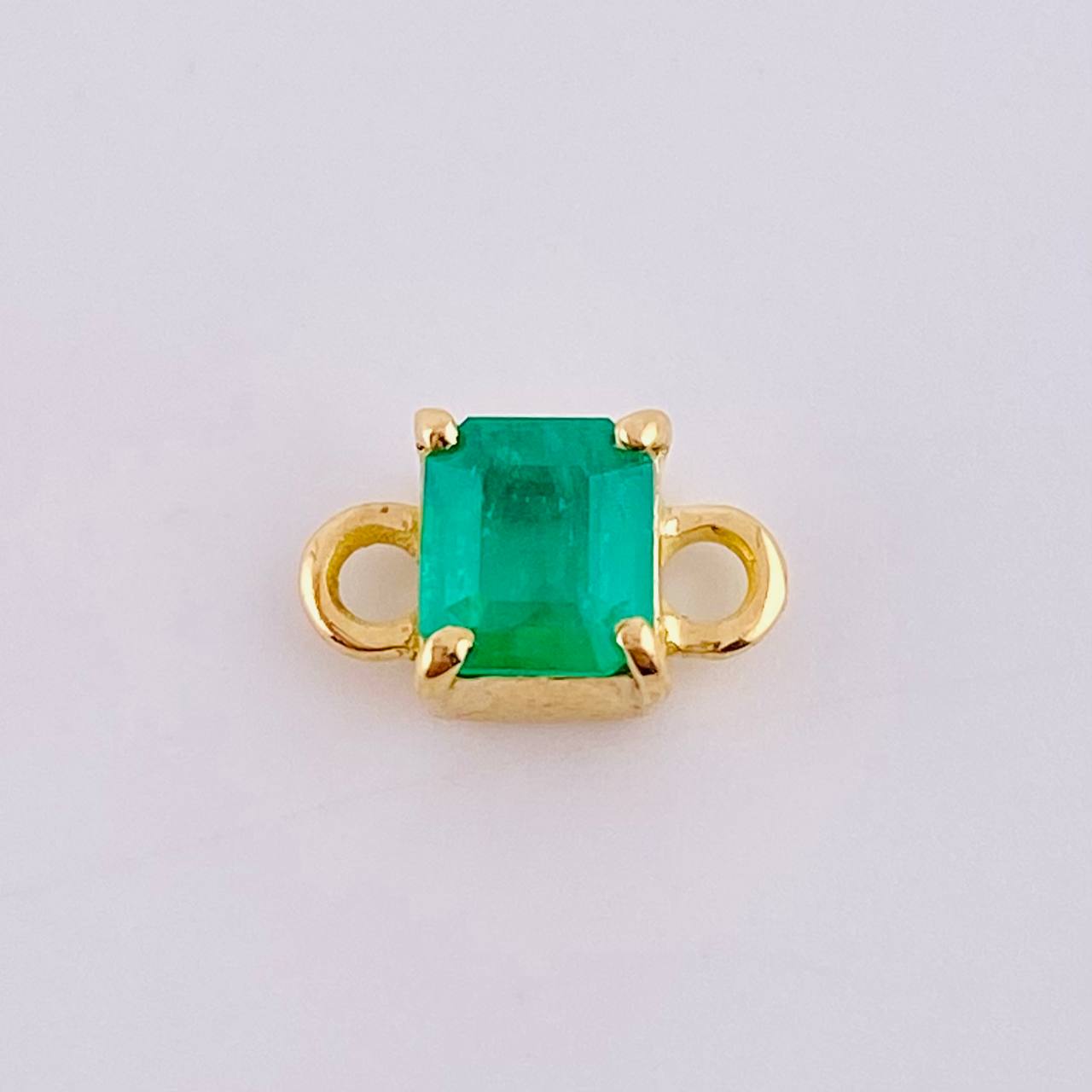 Herraje Cuadrado Cuatro Garras 70pts Esmeralda 1.15gr / 1/2 in / Oro Amarillo 18K