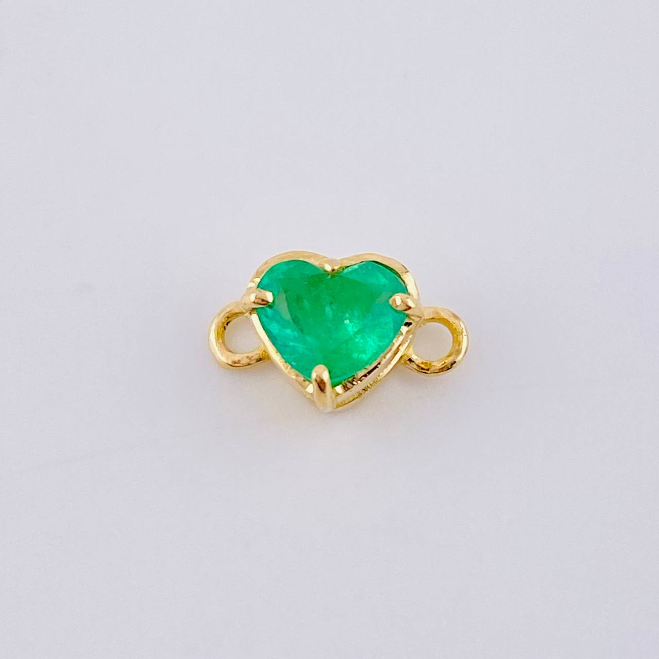 Herraje Corazon Cuatro Garras 60pts Esmeralda 0.75gr / 1/2 in / Oro Amarillo 18K