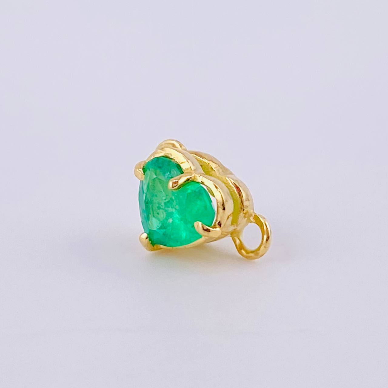 Herraje Corazon Cuatro Garras 60pts Esmeralda 0.75gr / 1/2 in / Oro Amarillo 18K