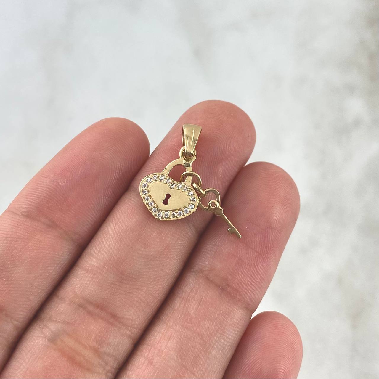 Pendant Heart Lock 1.7gr / 2cm / White Zirconia Yellow Gold *