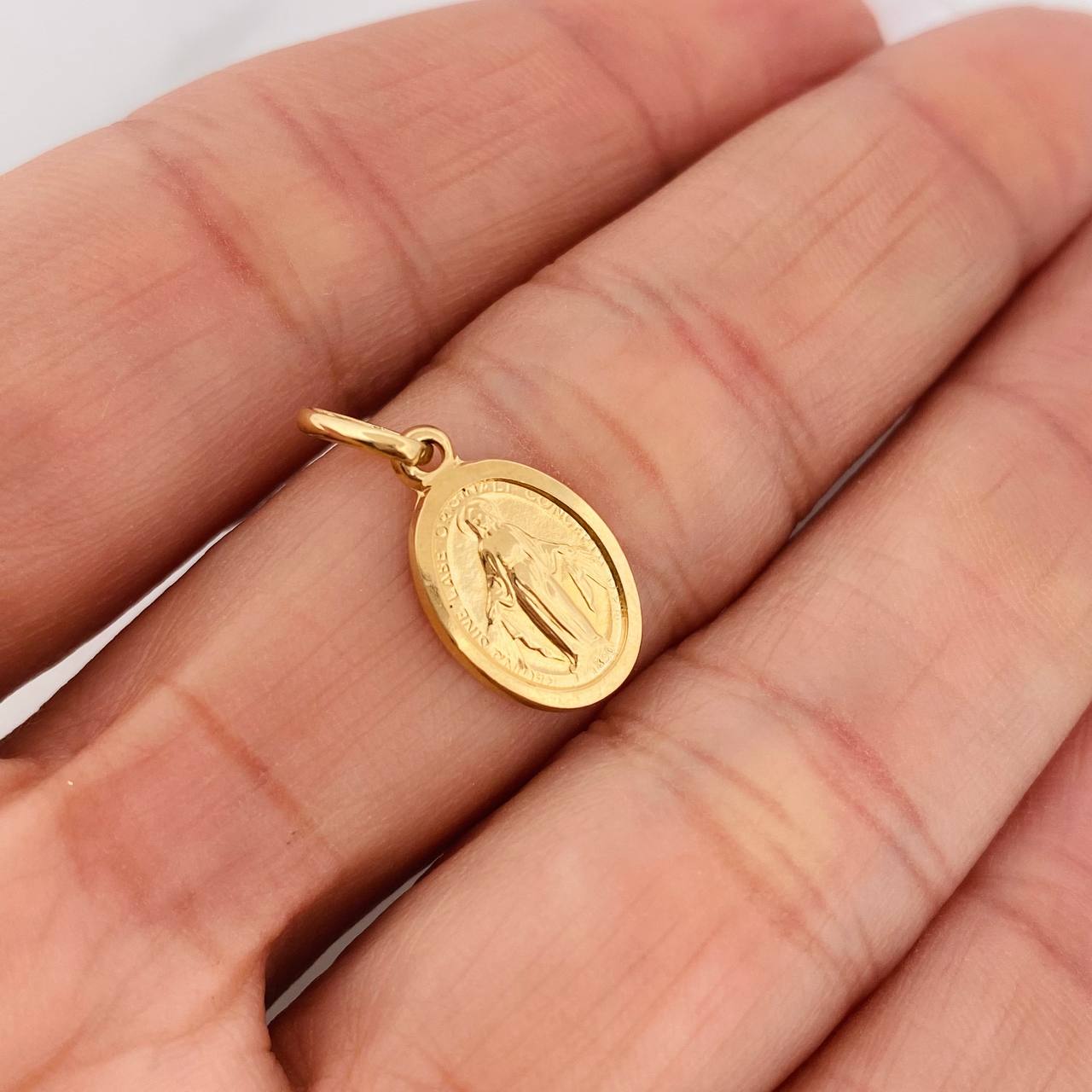 Pendant Miraculous Virgin 1.4gr / 3/4 in / 18K Yellow Gold &