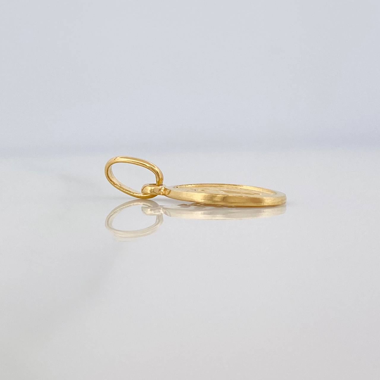 Pendant Miraculous Virgin 1.4gr / 3/4 in / 18K Yellow Gold &