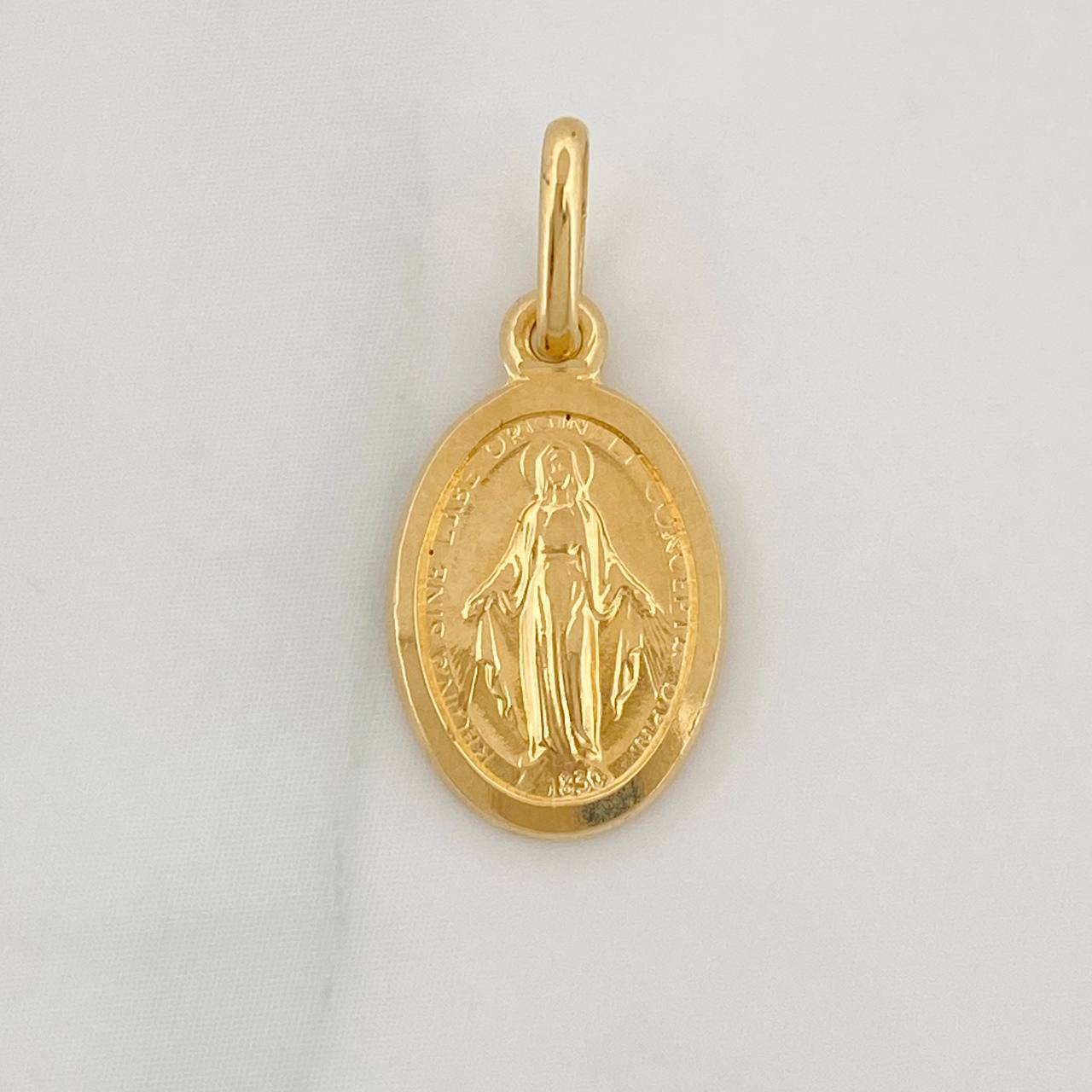 Pendant Miraculous Virgin 1.4gr / 3/4 in / 18K Yellow Gold &