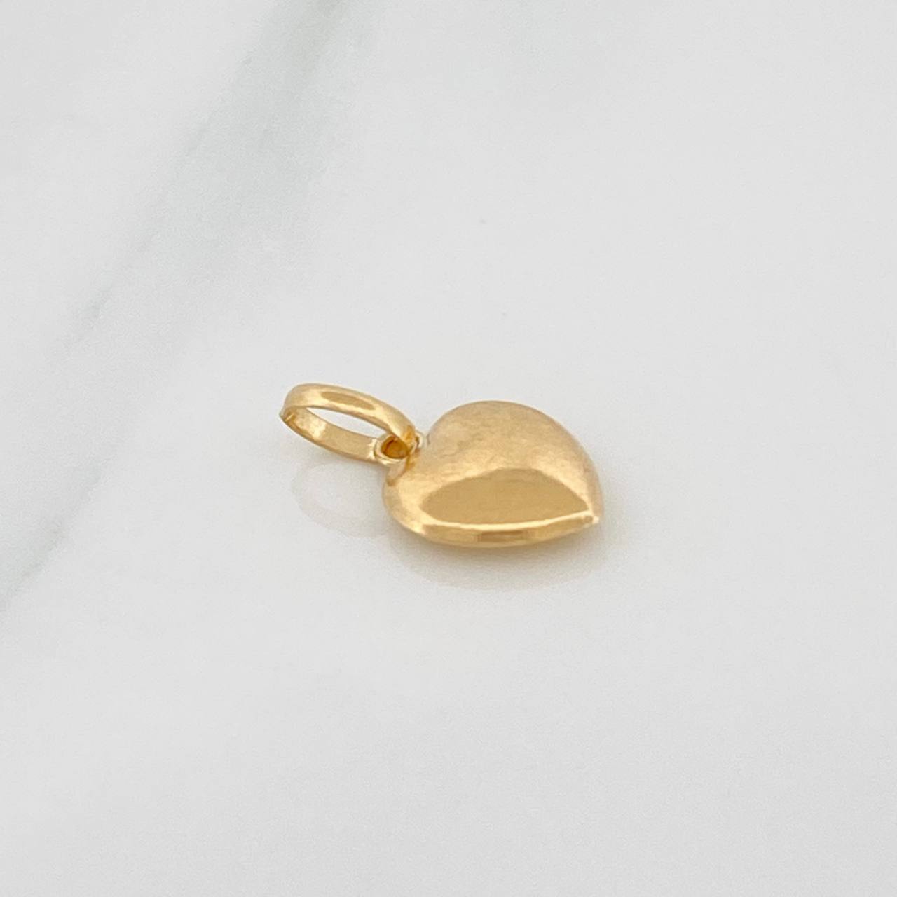 Dije Corazon Semi Plano 0.5gr / 3/4 in / Oro Amarillo 18K &