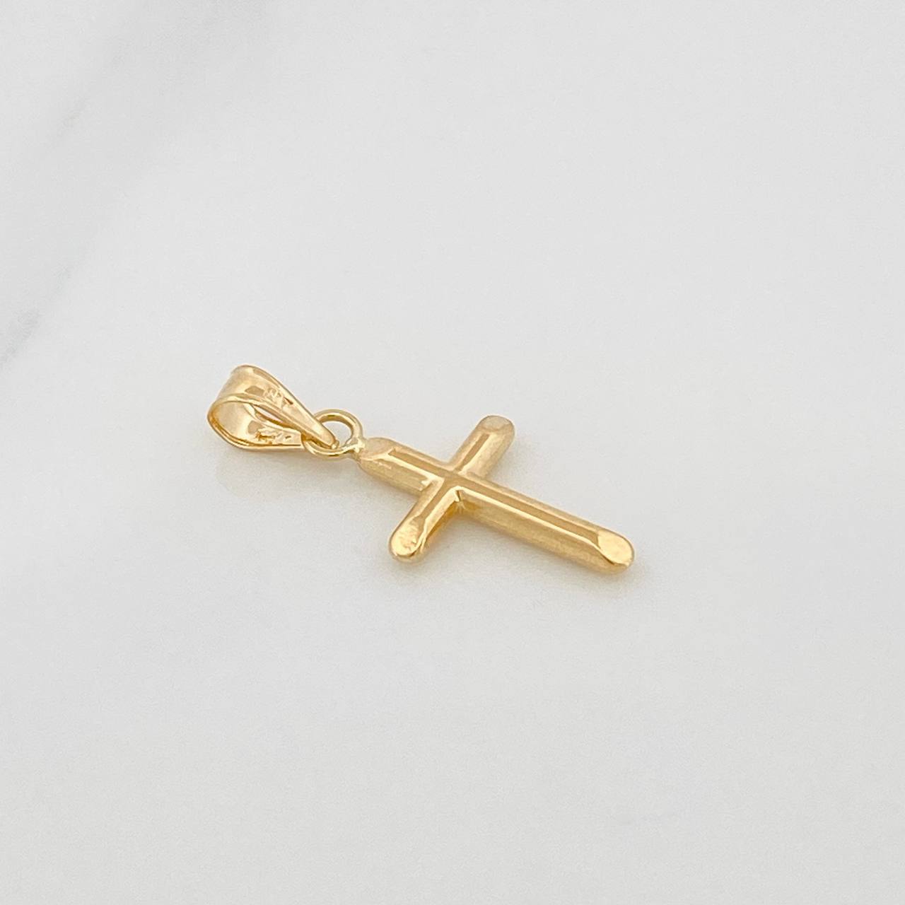 Dije Cruz Puntas Planas 0.4gr / 3/4 in / Oro Amarillo 18K &