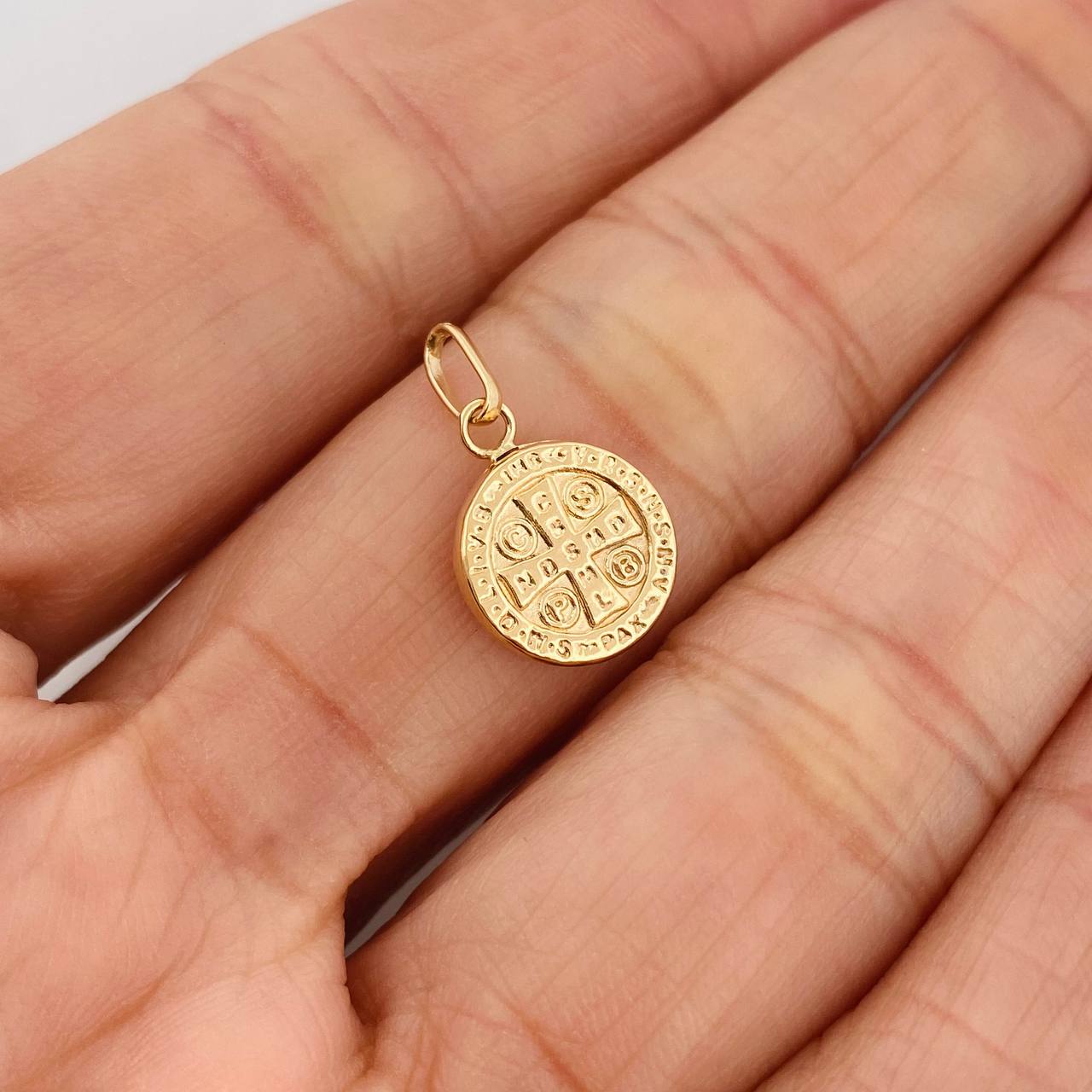 Dije San Benito 0.7gr / 3/4 in / Oro Amarillo 18K &