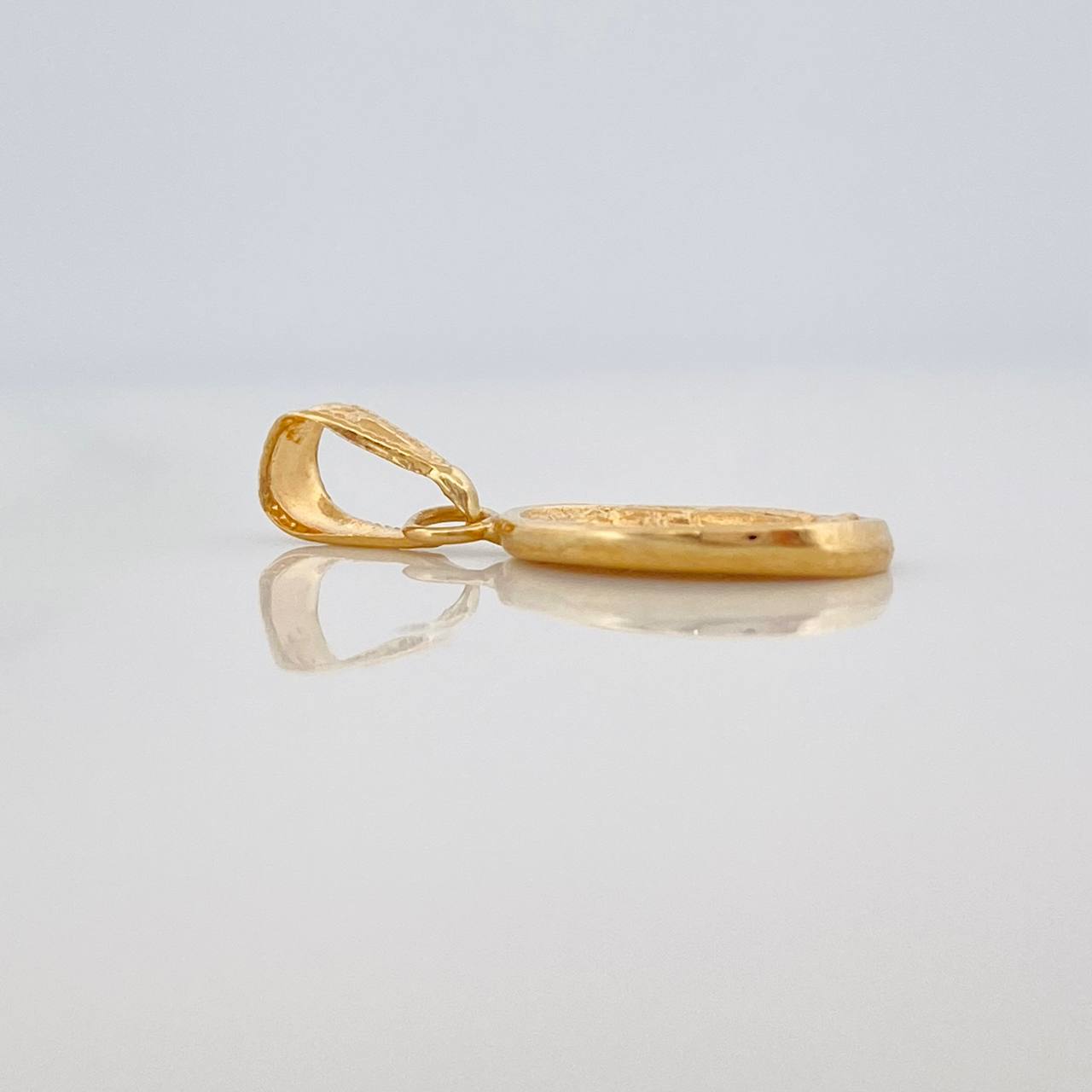 Pendant Miraculous Virgin 0.7gr / 3/4 in / 18K Yellow Gold &