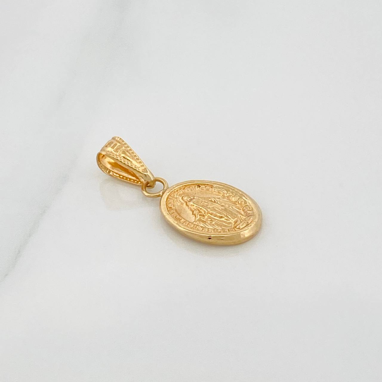 Pendant Miraculous Virgin 0.7gr / 3/4 in / 18K Yellow Gold &