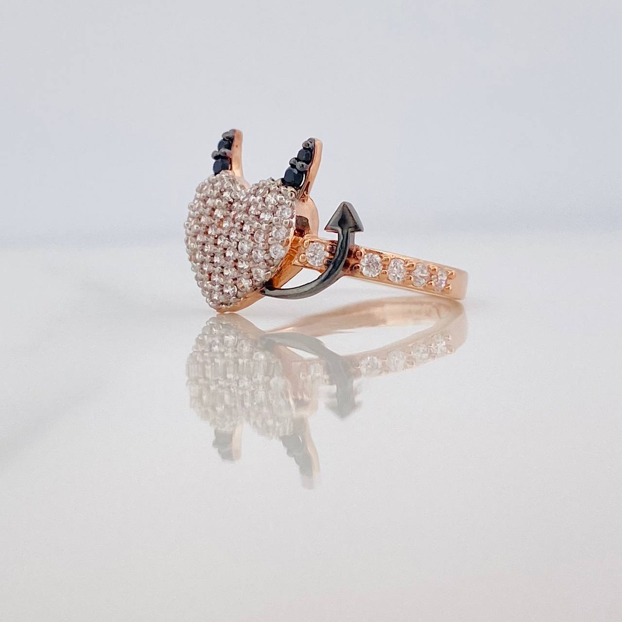 Devil Heart Ring 2.55g / T5 1/4 / Three Golds 18K %