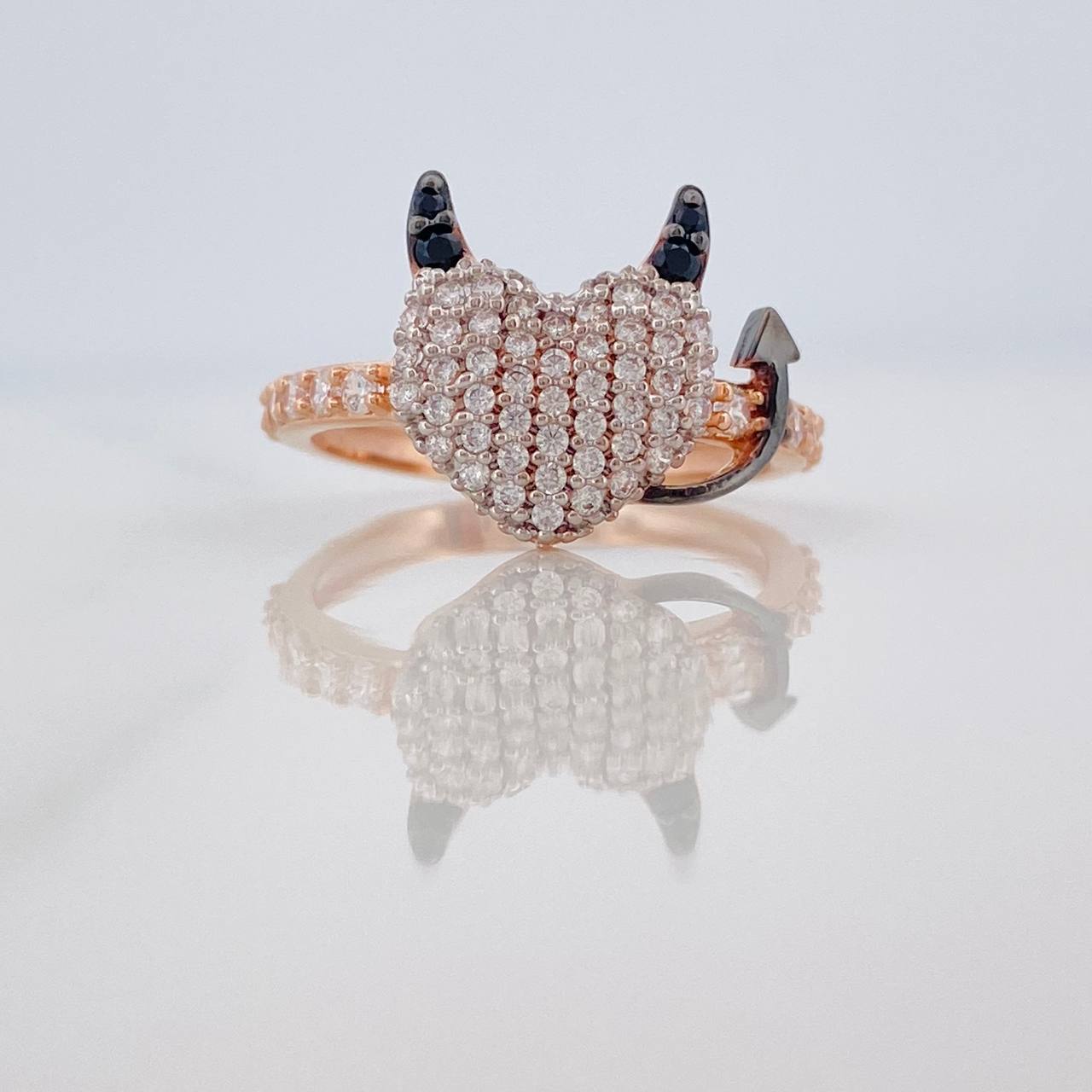 Devil Heart Ring 2.55g / T5 1/4 / Three Golds 18K %