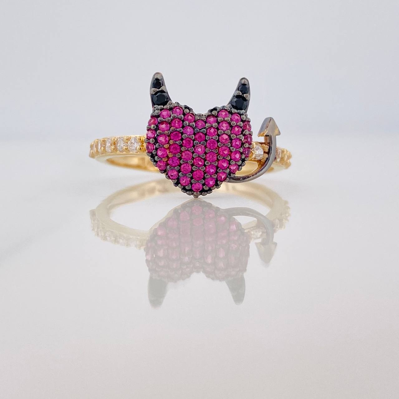 Anillo Corazon Devil 2.75gr / T7 1/4 / Dos Oros Negro Amarillo 18K %