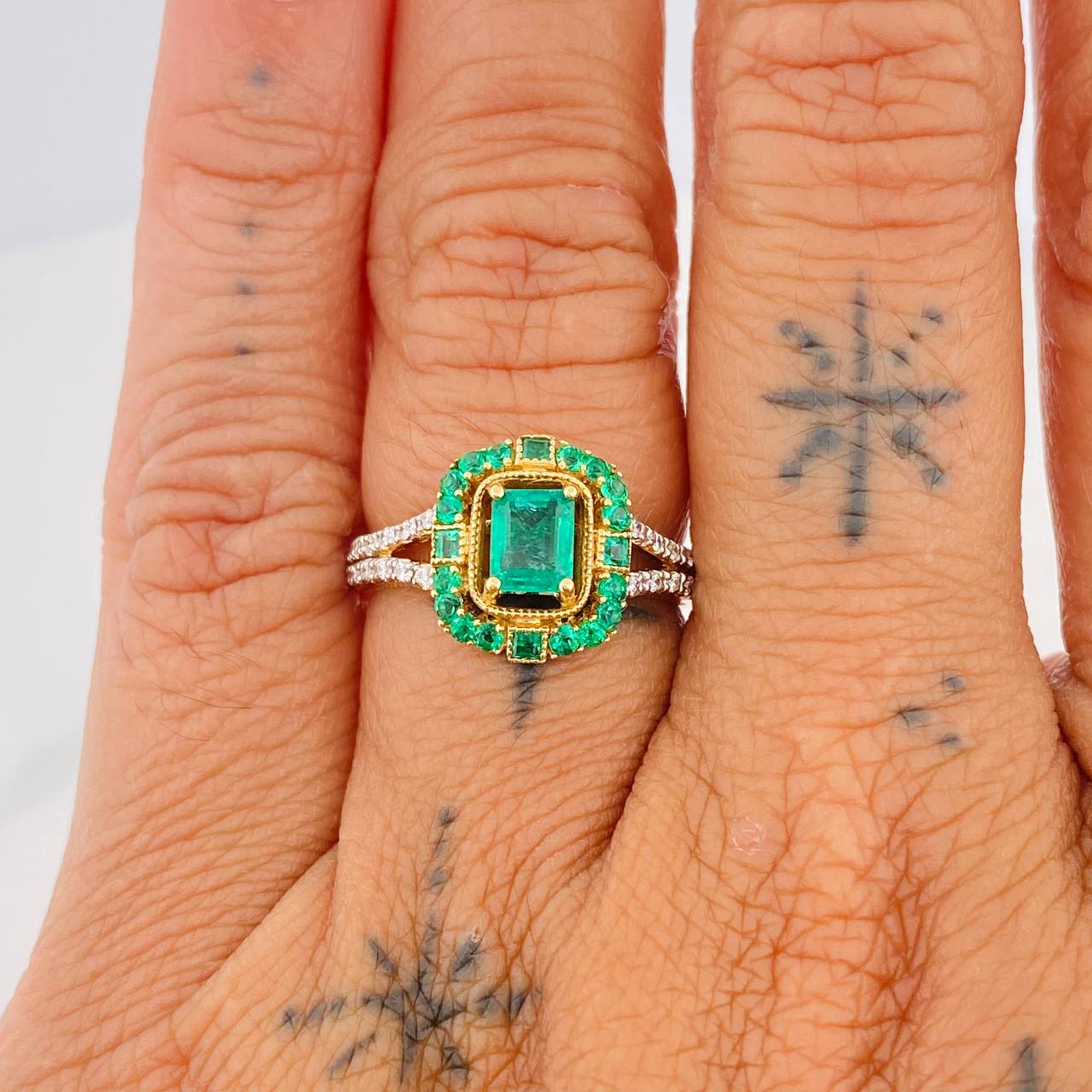 Dense Rectangle Emerald Ring 0.80 pts Diamonds 14 pts 3.65gr / T6 3/4 / Two-tone Yellow White Gold 18K &