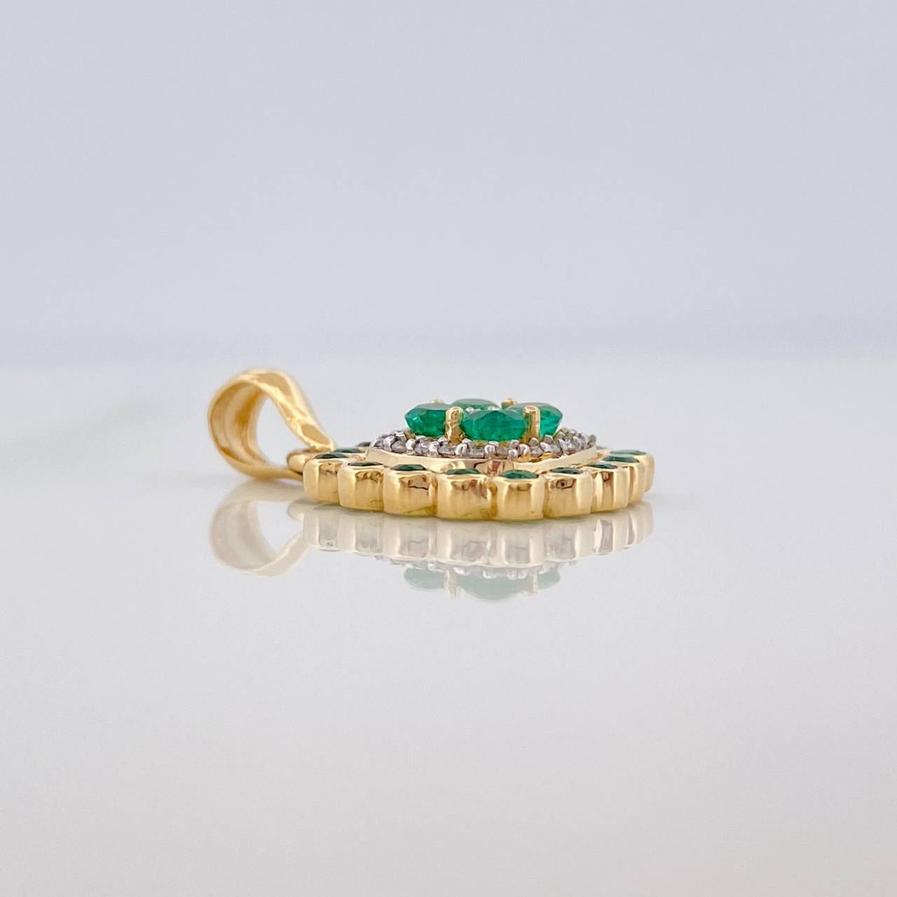 Emerald Charm Pendant 58 pts Diamonds 21 pts 2.35gr / 3/4 in / Two-tone Yellow White Gold 18K &