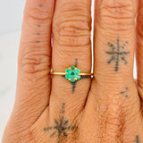 Emerald Flower Ring 35 pts 1.8gr / T7 1/4 / Yellow Gold 18K &