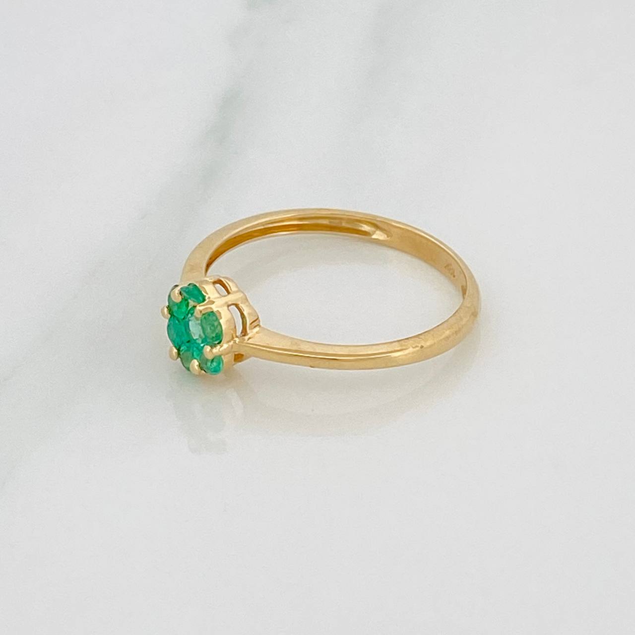 Emerald Flower Ring 35 pts 1.8gr / T7 1/4 / Yellow Gold 18K &