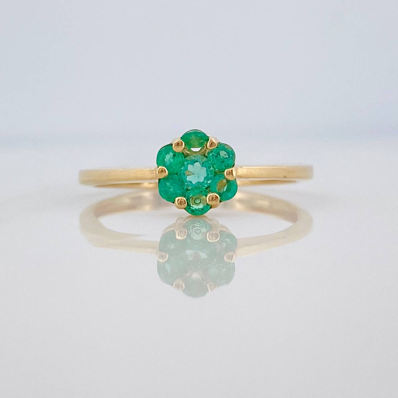 Emerald Flower Ring 35 pts 1.8gr / T7 1/4 / Yellow Gold 18K &