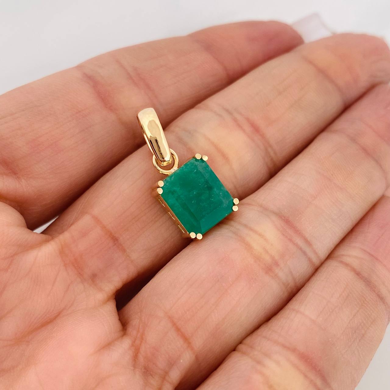 Rectangular Emerald Pendant 5.35 qts 3.35gr / 1 in / Yellow Gold 18K &