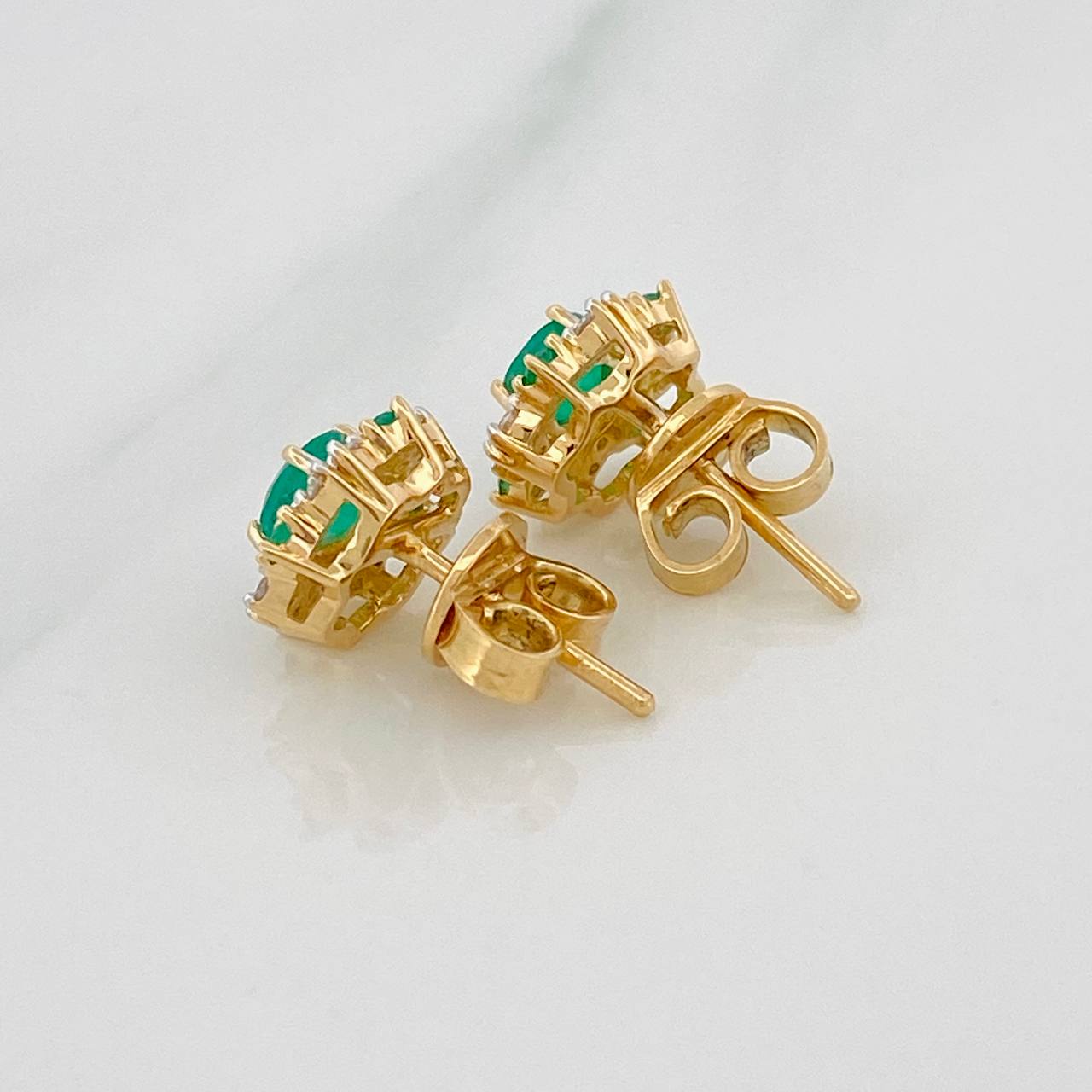 Topos Flor Esmeraldas 83 pts Diamantes 20 pts 3.8gr / Dos Oros Amarillo Blanco 18K &