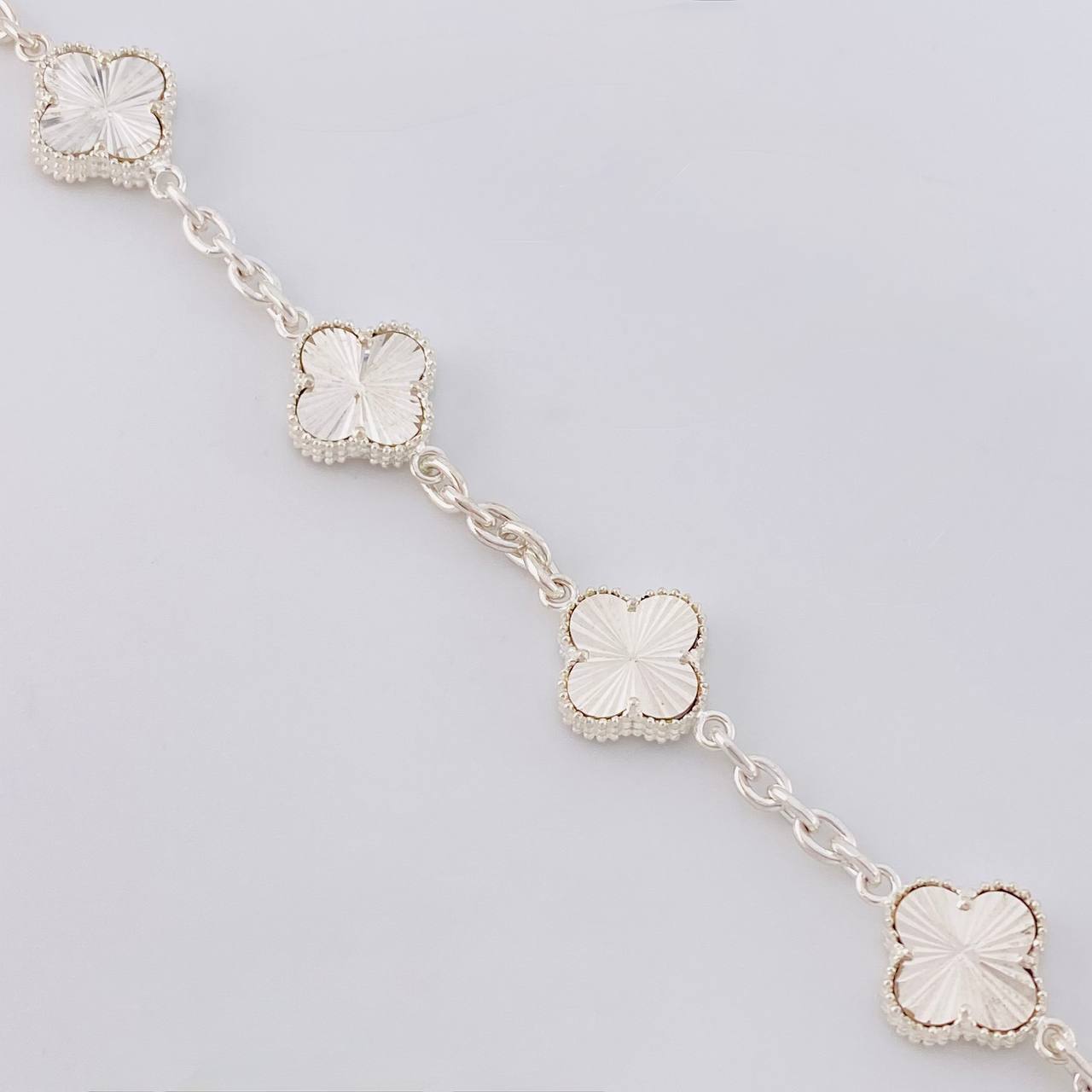 Classic Link Bracelet Clover Diamond Cut 17.1g / 8 in / 2.4mm Silver 925