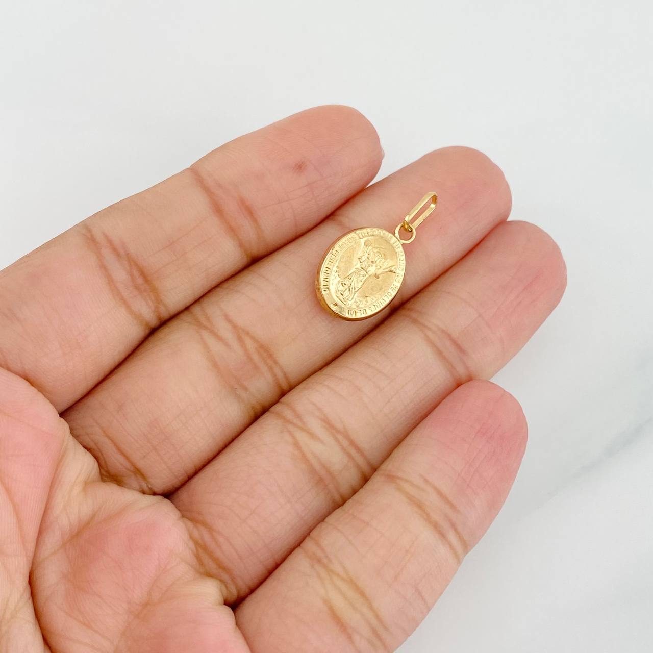 Dije Divino Niño 0.7g / 3/4 in Oro Amarillo 18K